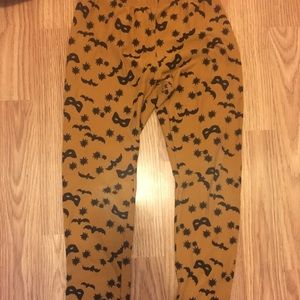 Dot dot smile Halloween leggings